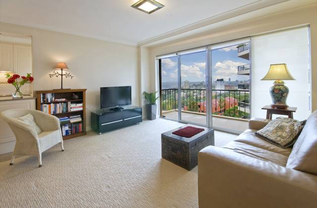 16/199 Walker Street image 2