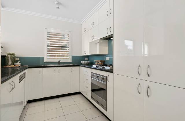 P2B/8 Sutherland Street image 4