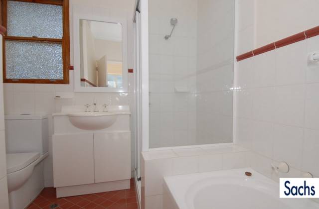 52 Spencer Road image 5