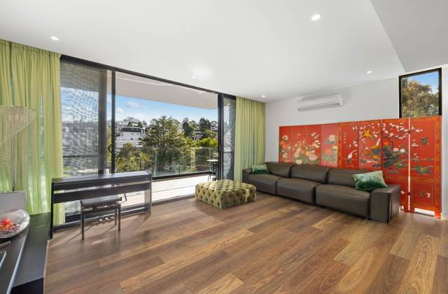 302/24-26 Dumaresq Street image 2
